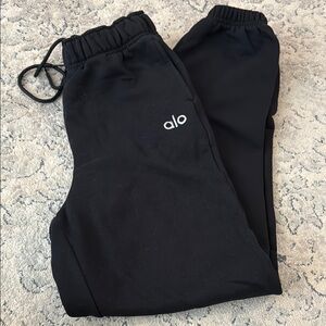 ALO Yoga Black Sweatpants with Elastic Waistband and Tapered Ankles